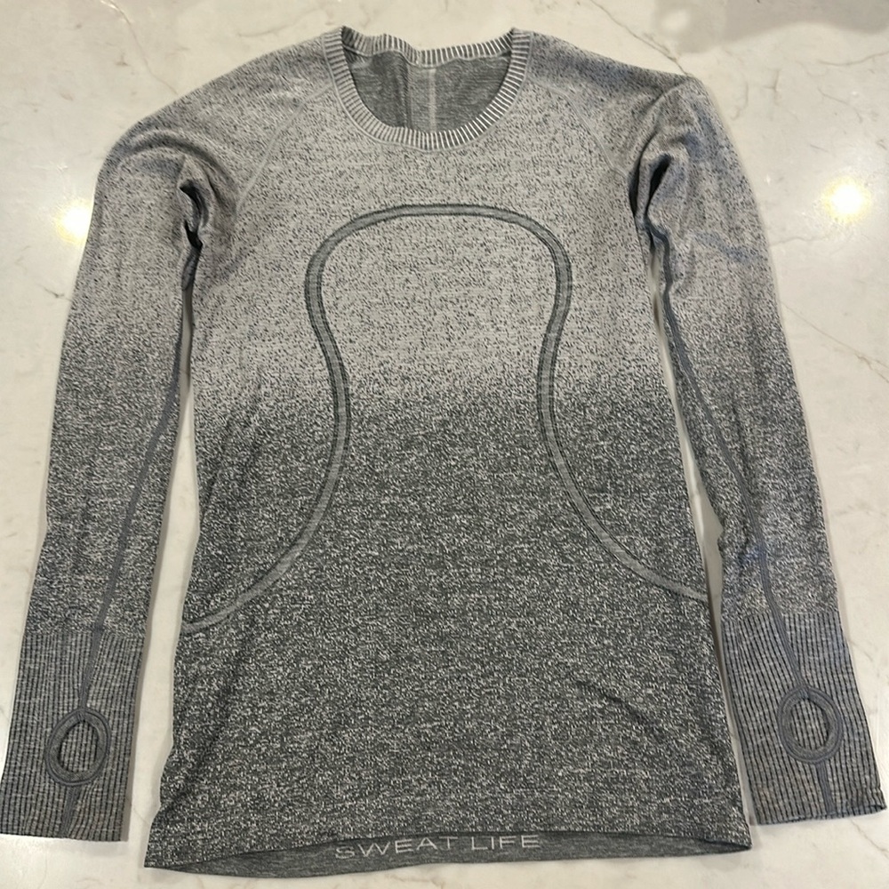 Women’s Lululemon grey swiftly tech long sleeve size 8